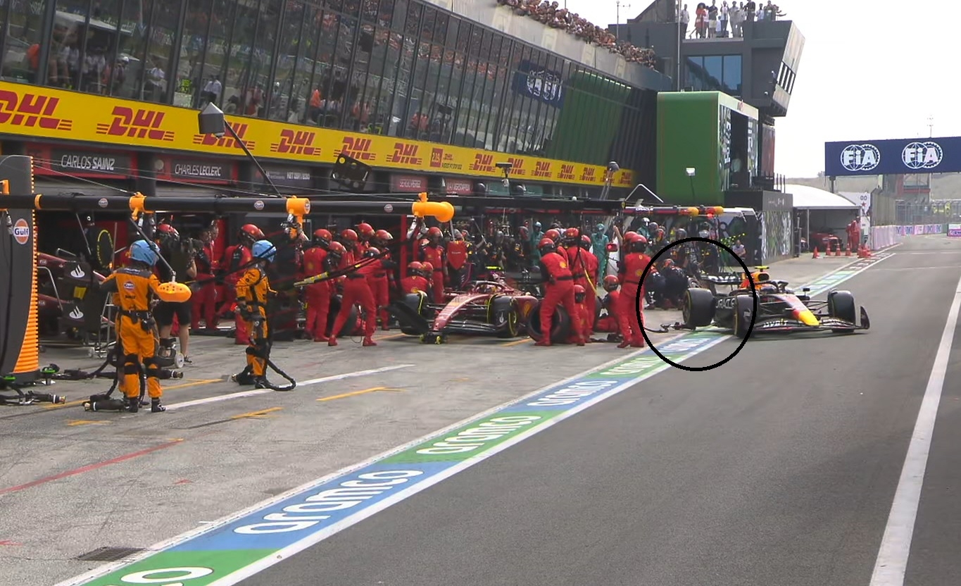 Checo Pérez se encuentra peleando los primeros cinco lugares este domingo Checo Pérez se encuentra peleando los primeros cinco lugares este domingo
