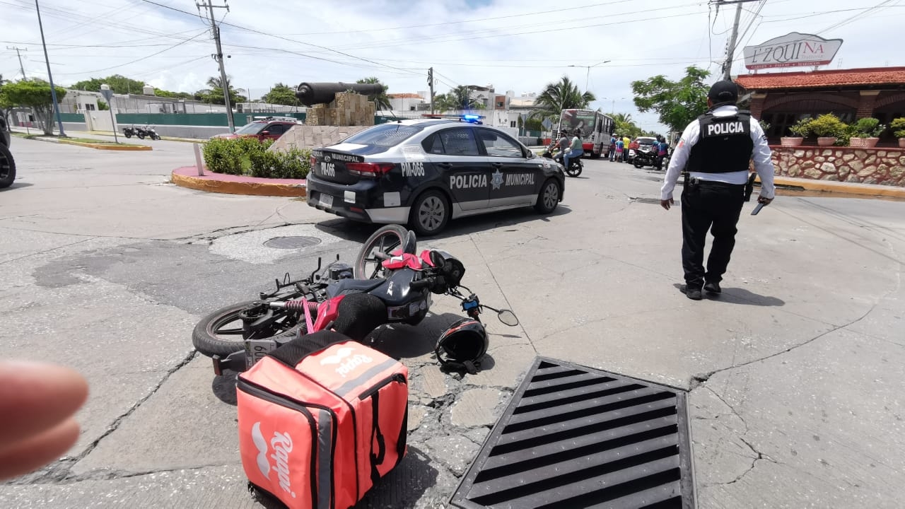 Conductor atropella a jóvenes que viajaban en motocicleta en Ciudad del Carmen Conductor atropella a jóvenes que viajaban en motocicleta en Ciudad del Carmen