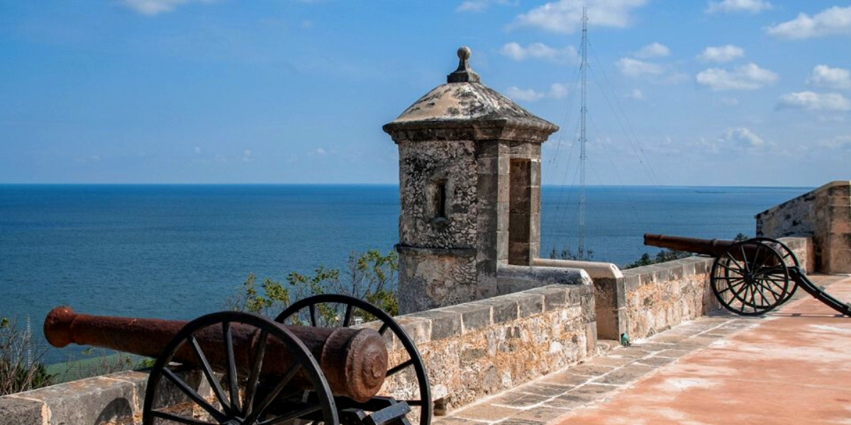 Desde la muralla con vista al Golfo. Foto: Mediatravel
