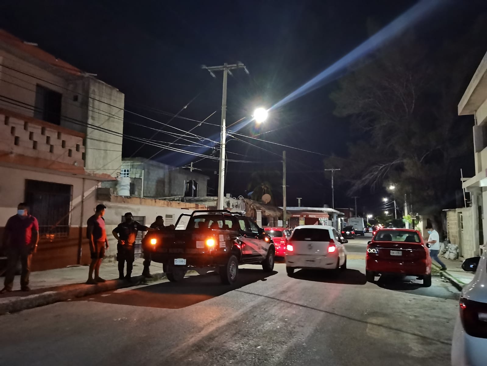 Al lugar llegó la policía municipal para detener la situación y detener al responsable Al lugar llegó la policía municipal para detener la situación y detener al responsable