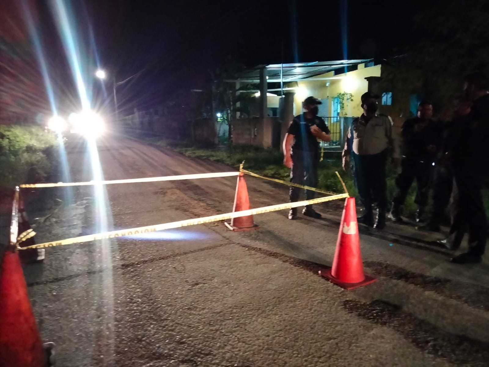 Elementos acordonaron el área donde se encontraron los casquillos Elementos acordonaron el área donde se encontraron los casquillos