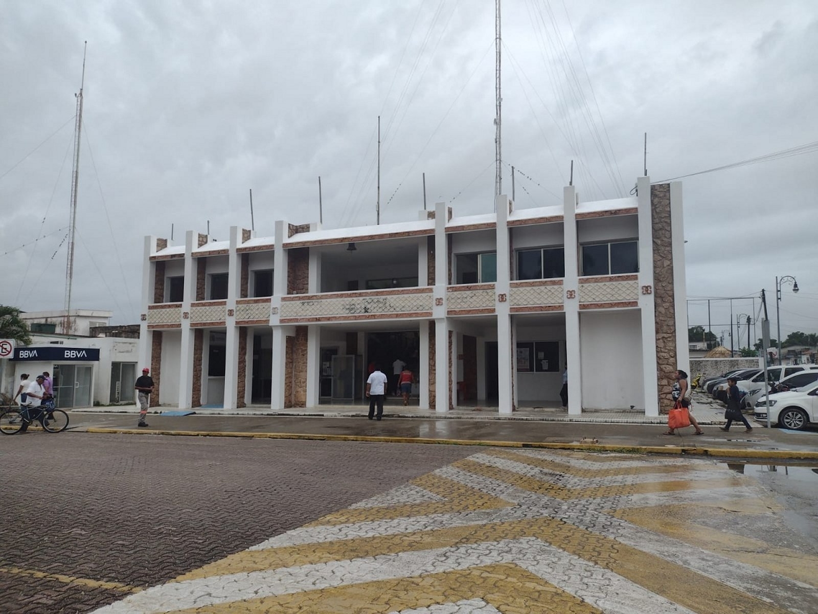 Dos regidores del Ayuntamiento de Carrillo Puerto asumieron una curul en el Congreso de Quintana Roo a casi un año de haber iniciado funciones en el municipio, que abandonaron para buscar las diputaciones locales
