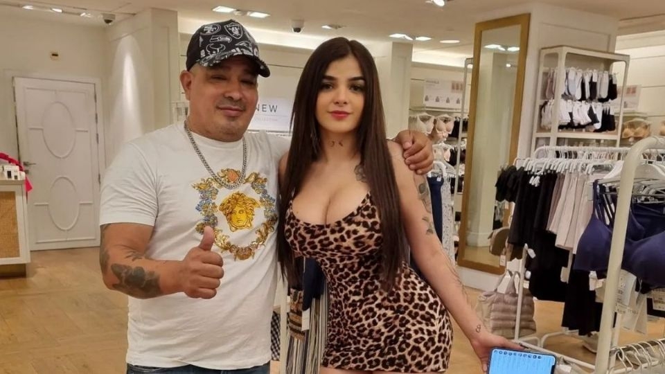 El señor Javier no duda en apoyar a su hija en su carrera como modelo e influencer El señor Javier no duda en apoyar a su hija en su carrera como modelo e influencer