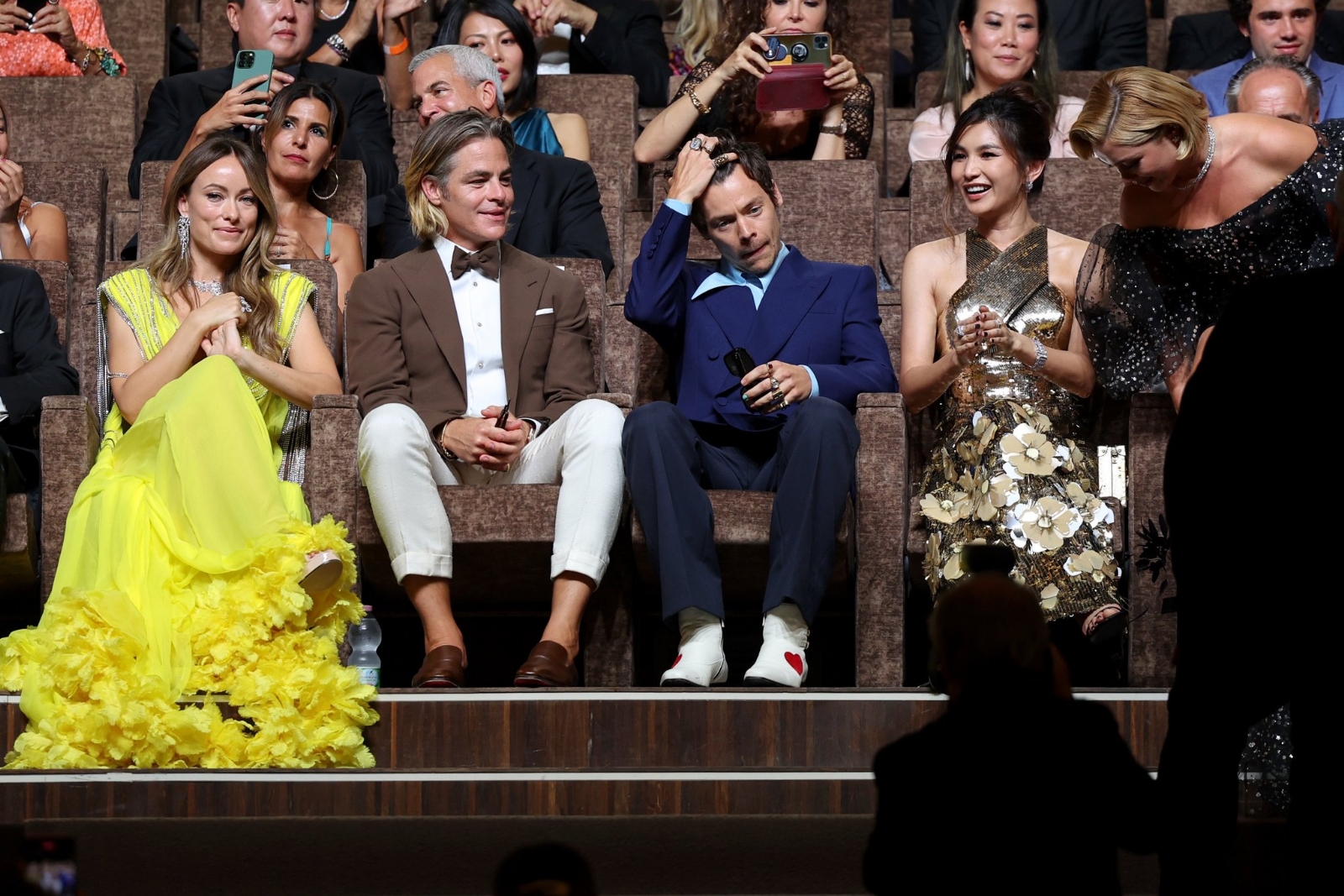Chris Pine aparece con look distinto en el Festival Internacional de Cine de Venecia