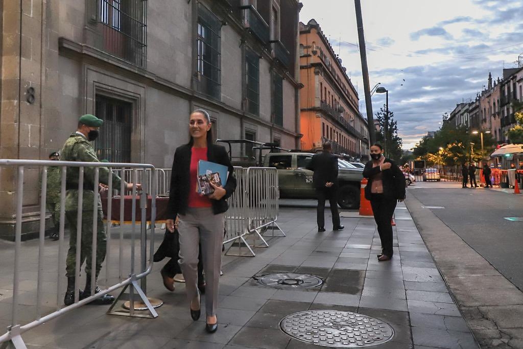 Corcholatas se reúnen con AMLO y secretarios federales en Palacio Nacional Corcholatas se reúnen con AMLO y secretarios federales en Palacio Nacional