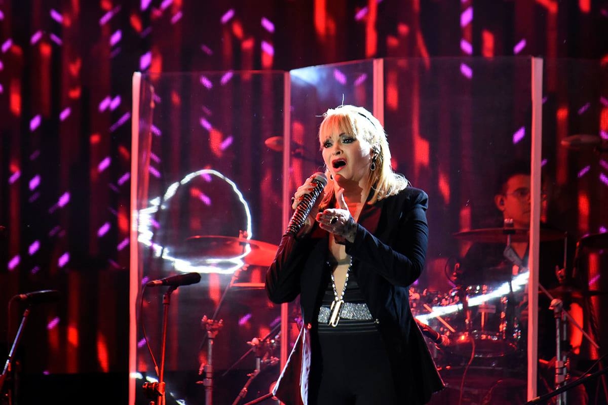 Rocío Banquells cae durante concierto y lo muestra en redes sociales: VIDEO Rocío Banquells cae durante concierto y lo muestra en redes sociales: VIDEO