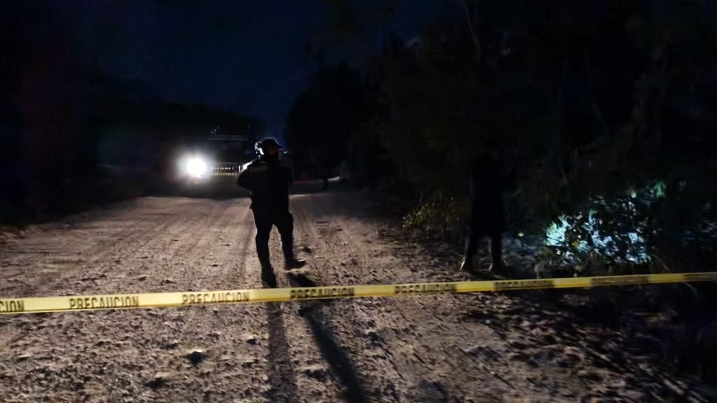 Al lugar llegaron elementos policiales para acordonar el área y esperar el levantamiento del cuerpo