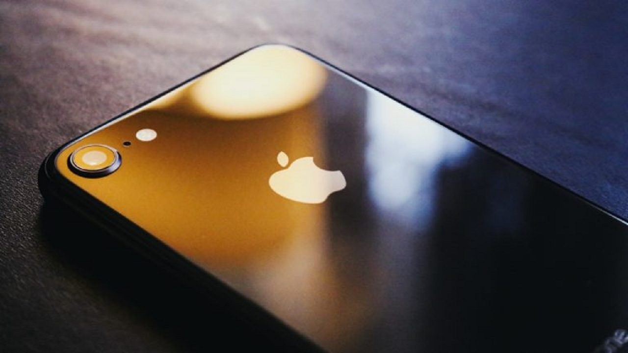Al vender el iPhone sin cargador, Apple alega que busca reducir las emisiones de dióxido de carbono