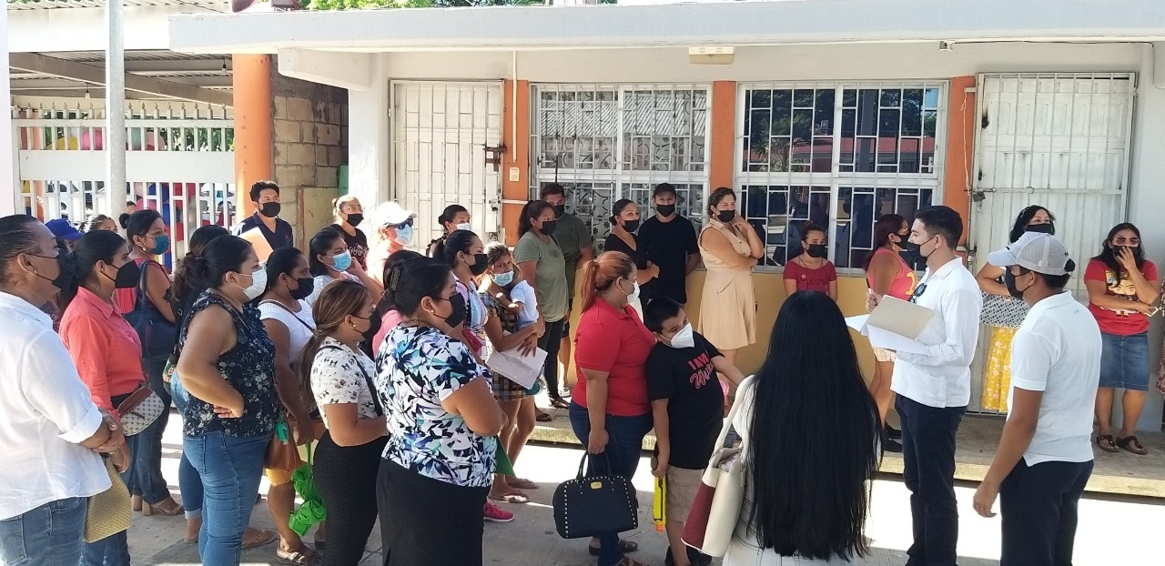 Centros educativos de sectores como Renovación o San Nicolás reportan que no tienen espacio para ningún estudiante más Centros educativos de sectores como Renovación o San Nicolás reportan que no tienen espacio para ningún estudiante más