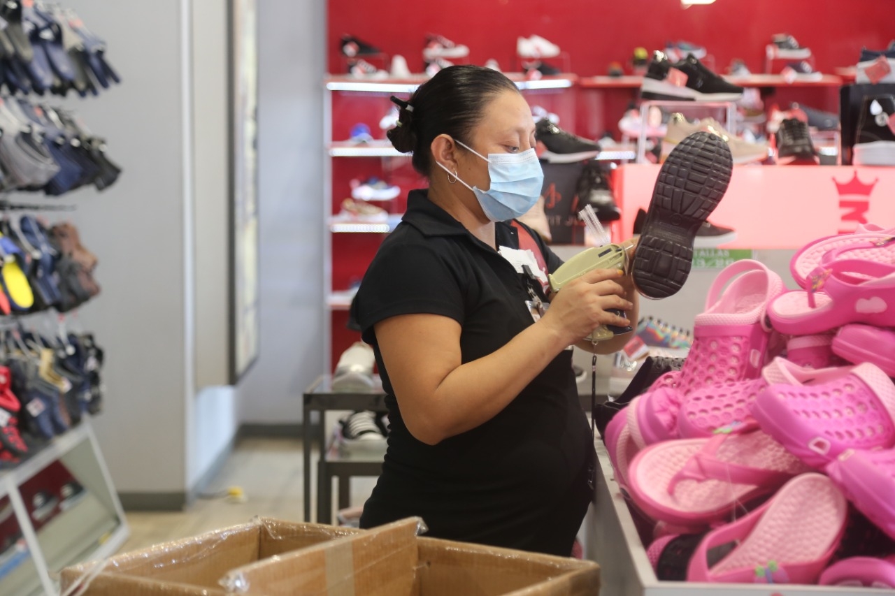 Las trabajadoras siguen enfrentando inequidad laboral: ganan menos que los varones