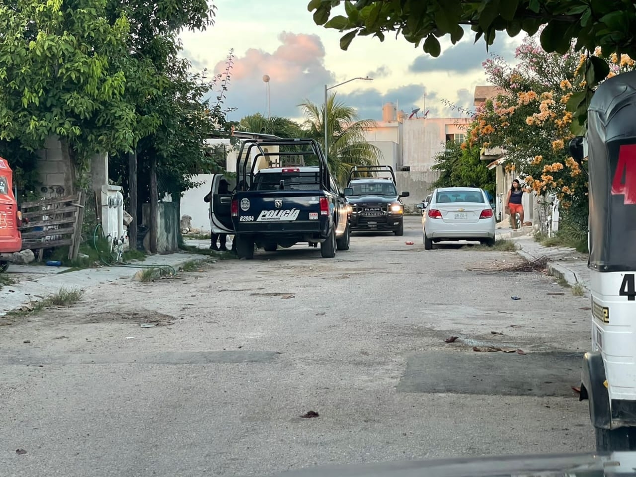 En Playa del Carmen, padres sacan a su hija de cuatro años a la calle y la dejan afuera toda la noche
