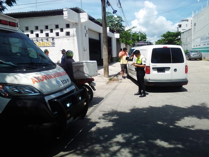 Paramédicos auxiliaron al motociclista debido al fuerte dolor que presentaba Paramédicos auxiliaron al motociclista debido al fuerte dolor que presentaba