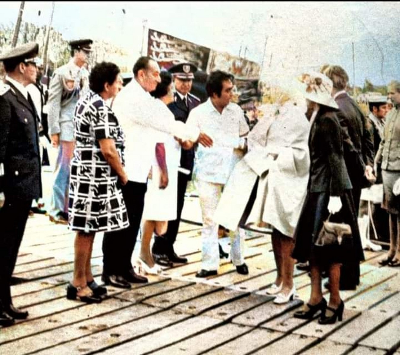 Llegó el 24 de febrero de 1975 a bordo del buque Britannia; fue recibida por niños y el Gobernador David Gutiérrez Ruiz