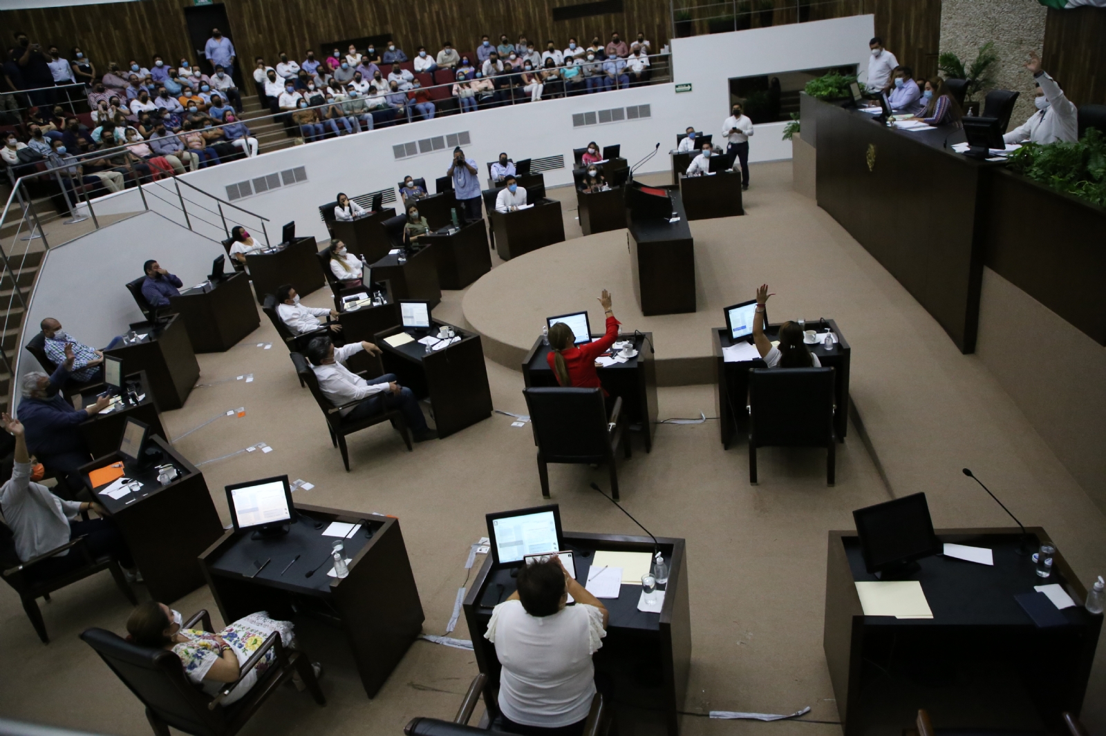 El diputado Víctor Lozano dijo que la nueva Ley se aplicará a los empleados de nuevo ingreso y es una medida necesaria para no poner en riesgo el sistema de pensiones en Yucatán