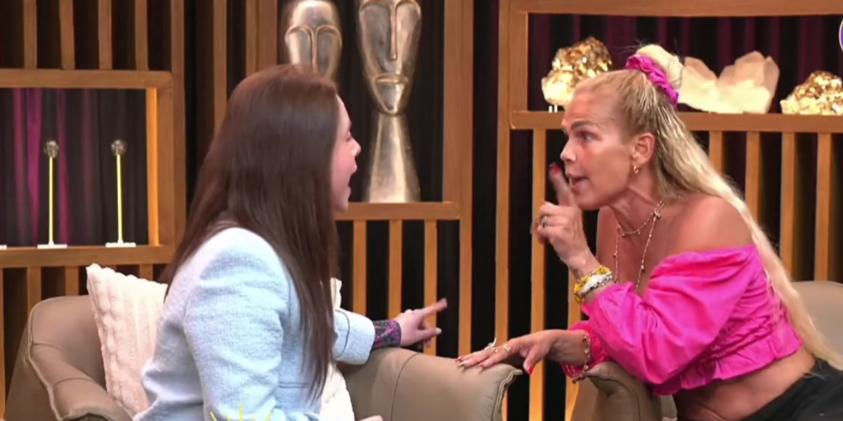 Las faltas de respeto se dieron en un programa en vivo de Youtube de Adela Micha. Foto: Especial Las faltas de respeto se dieron en un programa en vivo de Youtube de Adela Micha. Foto: Especial