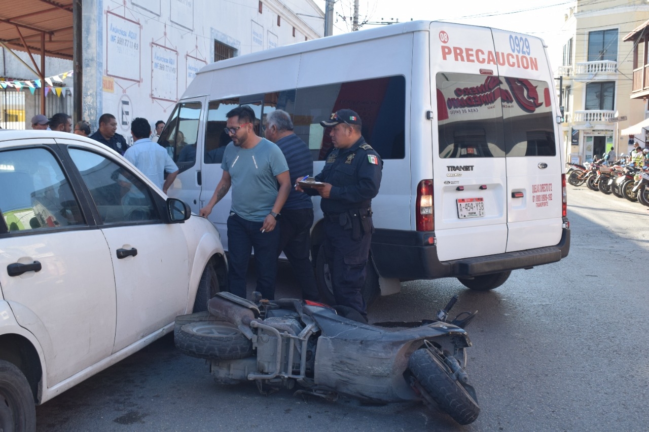 El conductor de la motocicleta resultó con lesiones y una crisis nerviosa tras el incidente El conductor de la motocicleta resultó con lesiones y una crisis nerviosa tras el incidente