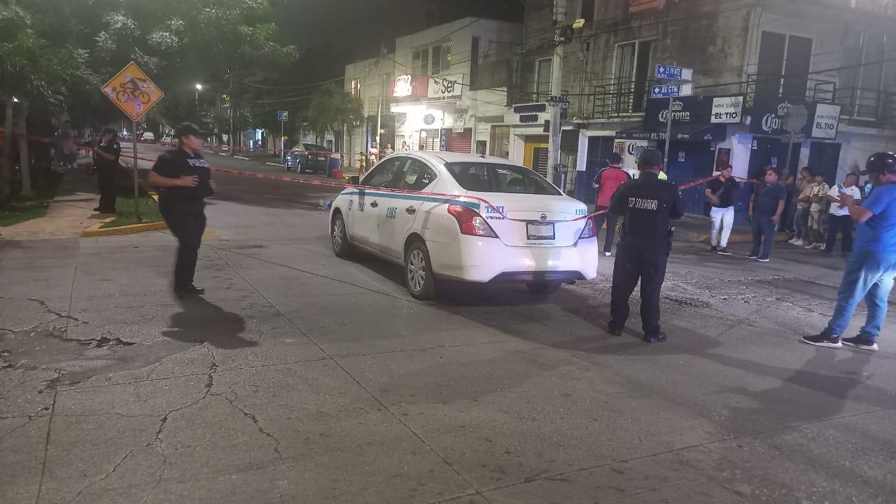 El conductor del taxi fue asegurado tras el accidente