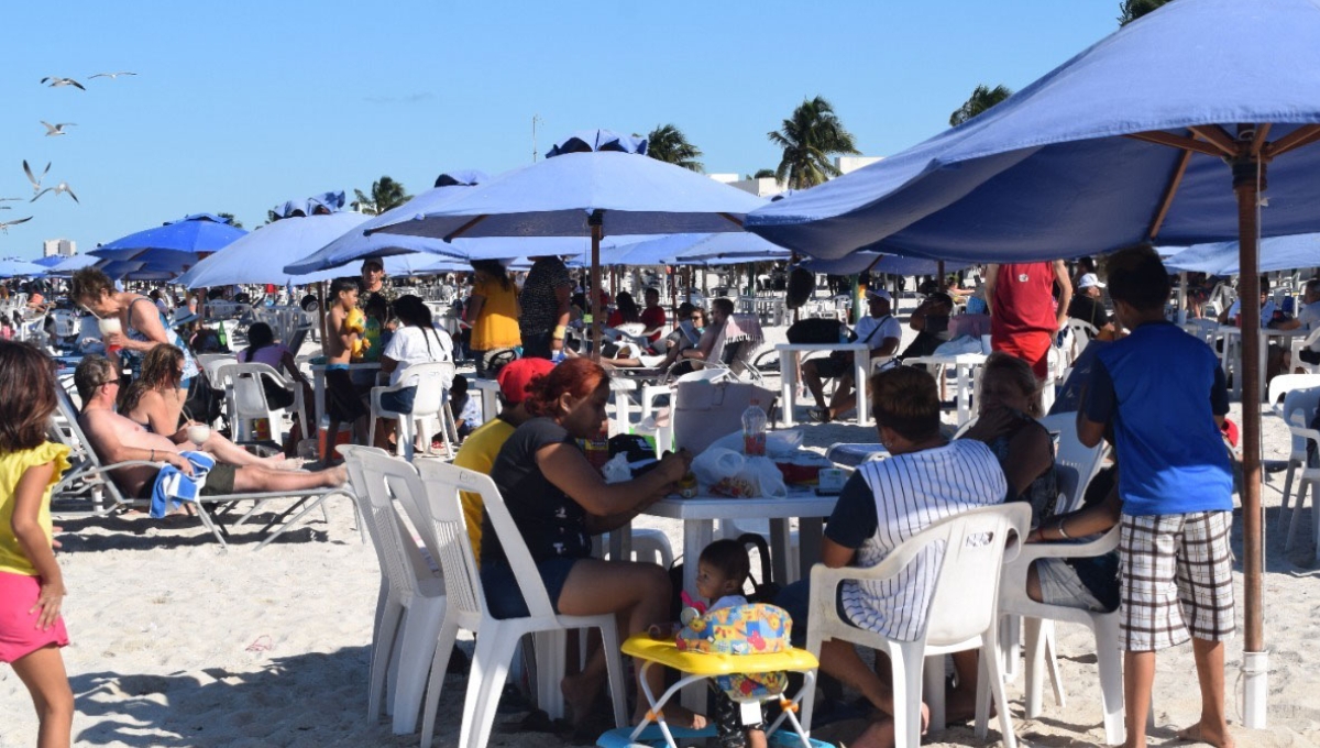 El arribo del crucero sorprendió a los comerciantes de la zona El arribo del crucero sorprendió a los comerciantes de la zona