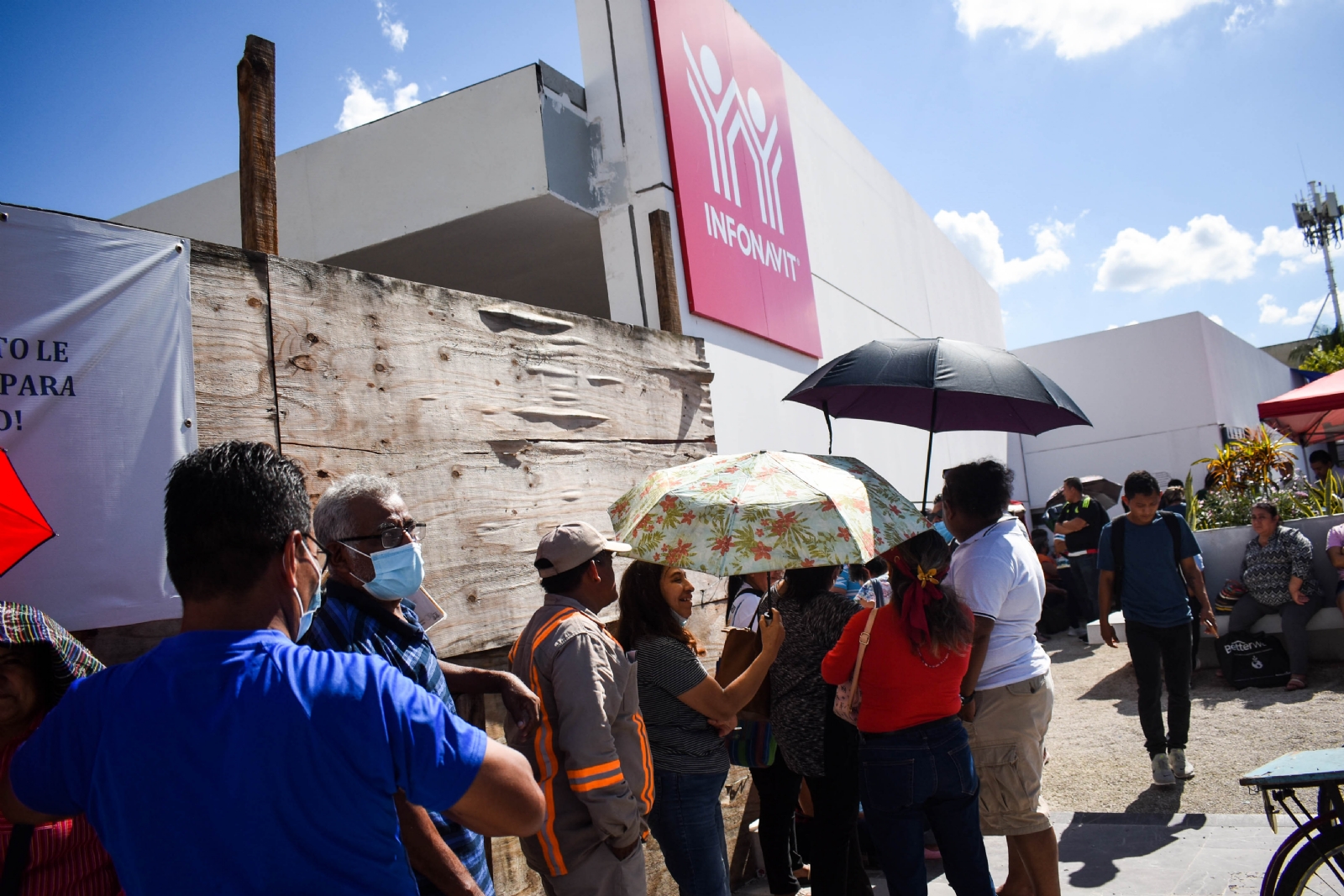 Los interesados acudieron a las oficinas a realizar el trámite para evitar aumentos Los interesados acudieron a las oficinas a realizar el trámite para evitar aumentos