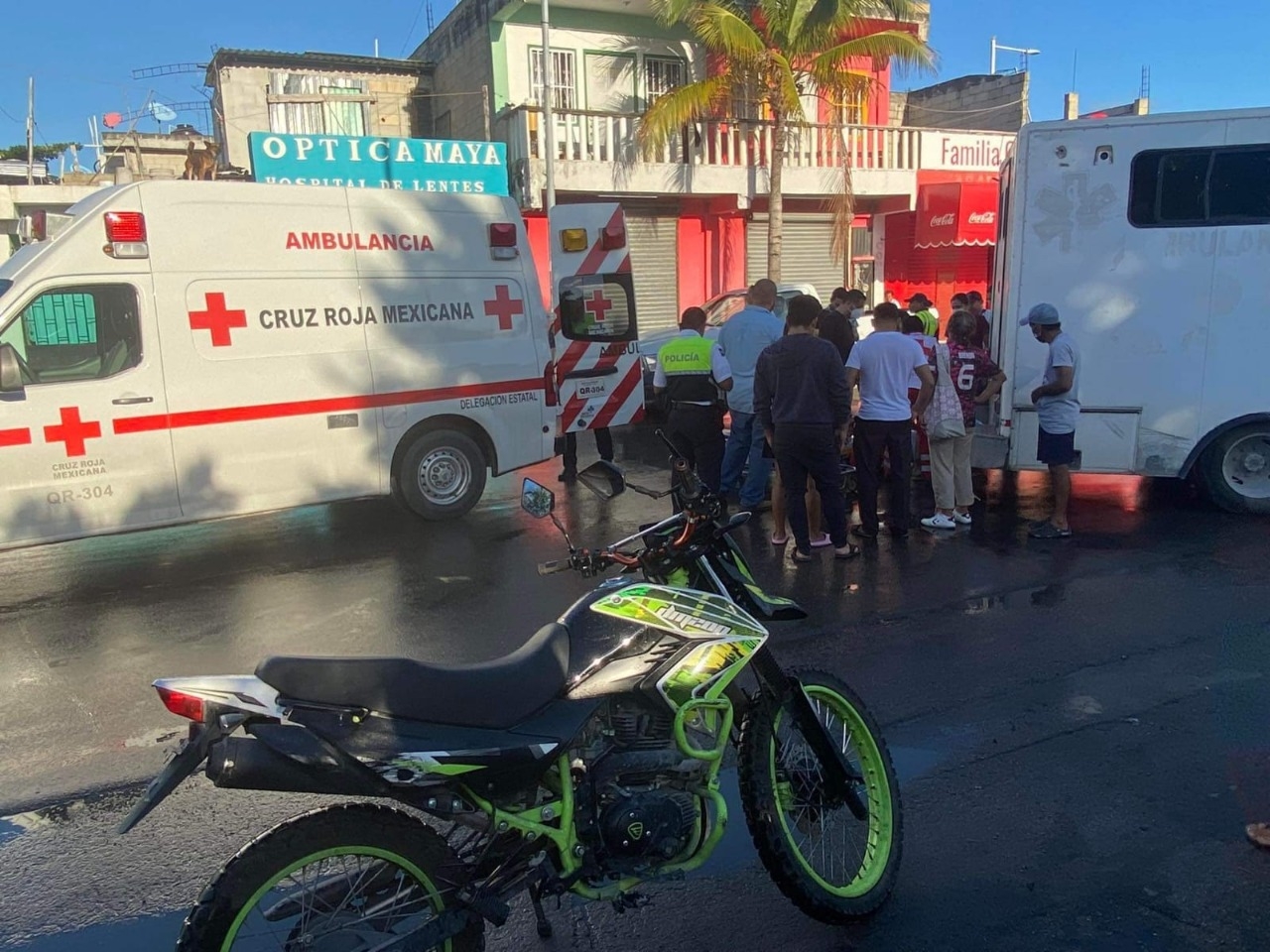 El operador de la unidad se comprometió al pago de daños al vehículo, y atención médica del lesionado