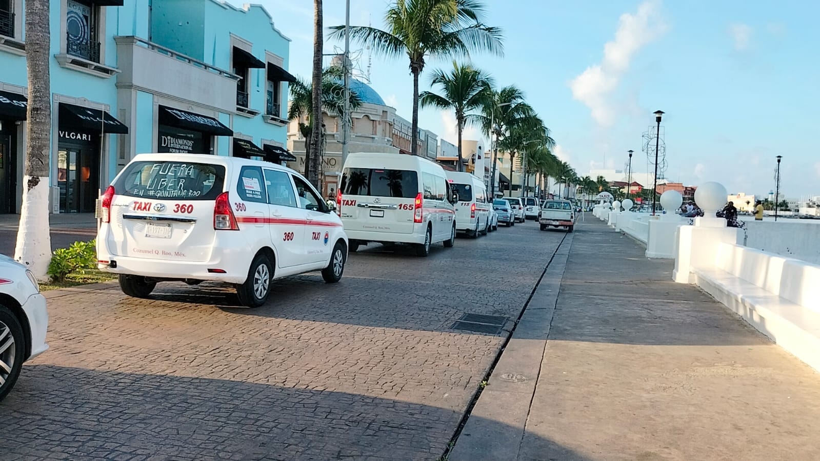 Fueron cerca de 50 unidades de taxis que recorrieron la principal avenida