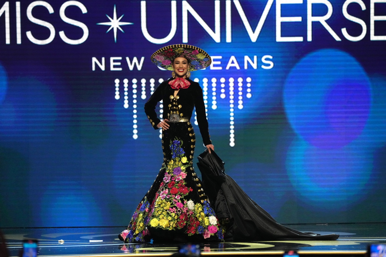 Irma Miranda vistió un traje tradicional mexicano de charro. Foto: Especial
