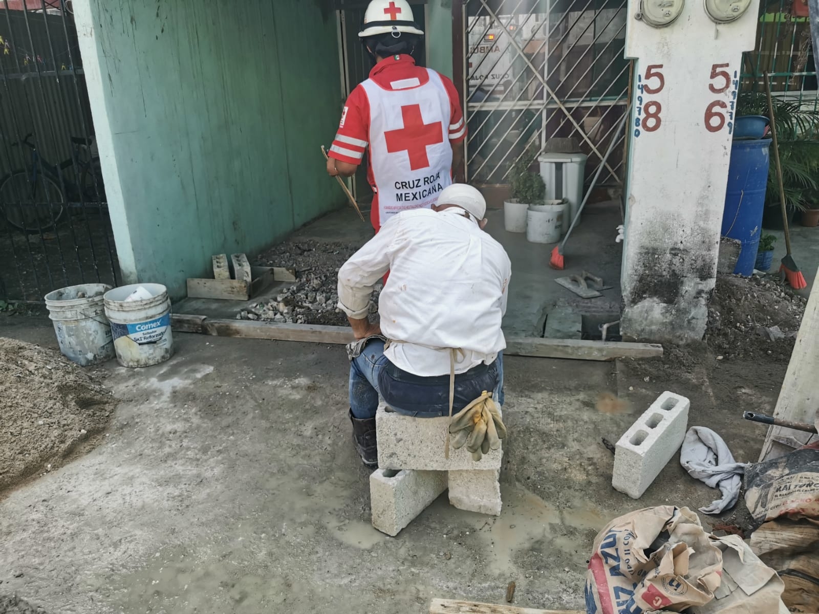 El hombre fue valorado trasladado a un hospital El hombre fue valorado trasladado a un hospital
