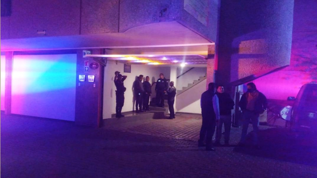 La pareja fue encontrada dentro del jacuzzi La pareja fue encontrada dentro del jacuzzi