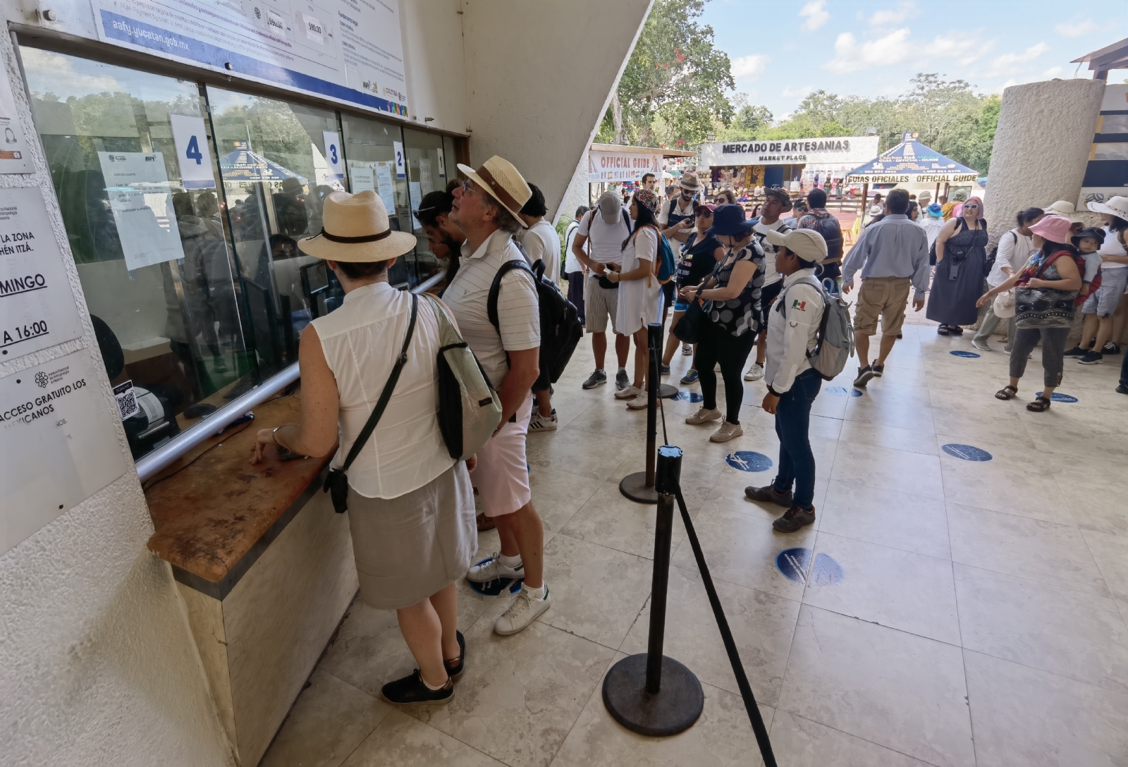 El primer día arribaron 5 mil 911 personas y ahora en promedio hay 7 mil visitantes en la zona maya