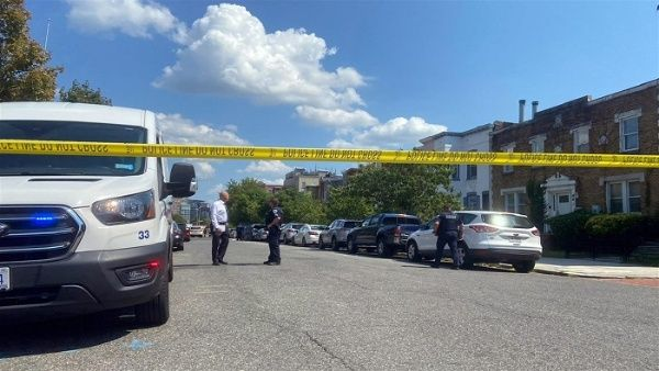 Policías de Tulare tomaron conocimiento del tiroteo, donde murió un bebé de 6 meses y su madre de 17 años