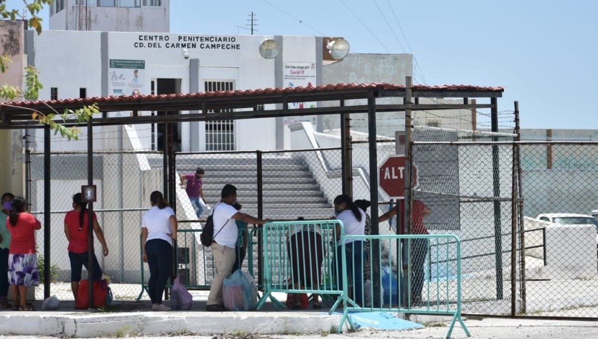 Familiares denuncian que la zona de la cárcel permanece bajo custodia para prevenir fugas, pero en el interior hay desorden
