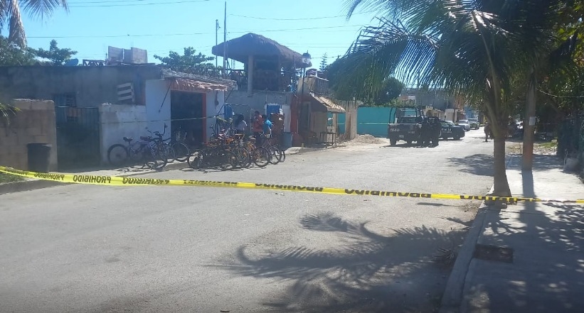 El hombre herido de bala fue trasladado al hospital para recibir atención médica El hombre herido de bala fue trasladado al hospital para recibir atención médica