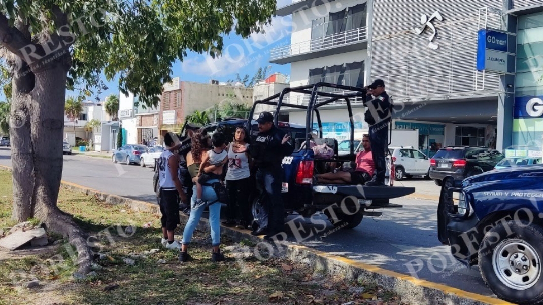 Artistas callejeros de Playa del Carmen acusan a policías por acoso