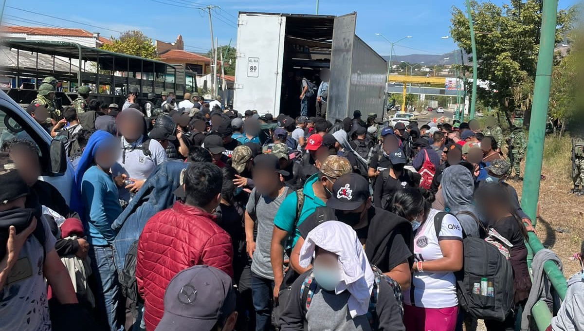 Los migrantes fueron rescatados por elementos del Instituto Nacional de Migración