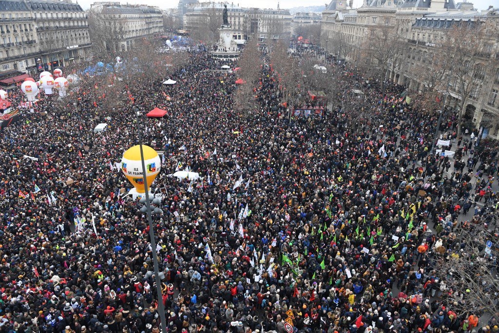 La clase trabajadora de Francia ha salido a las calles para protestar por la reforma de Macron
