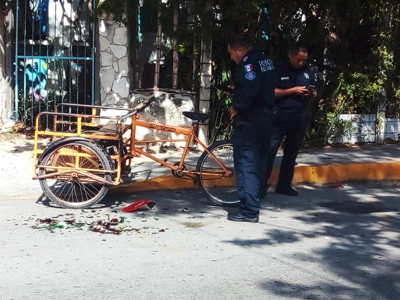 El responsable del accidente escapo antes de que llegaran los elementos de Tránsito El responsable del accidente escapo antes de que llegaran los elementos de Tránsito