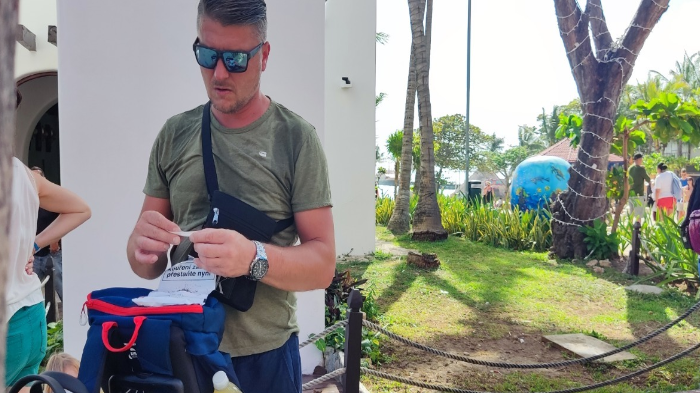 Los turistas extranjeros hasta se forjan "churritos" de marihuana en la vía pública Los turistas extranjeros hasta se forjan "churritos" de marihuana en la vía pública