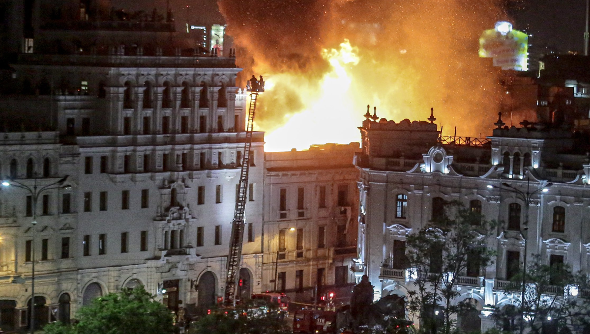 El incendio consumió una de las casonas principales del centro de Luma, Perú El incendio consumió una de las casonas principales del centro de Luma, Perú