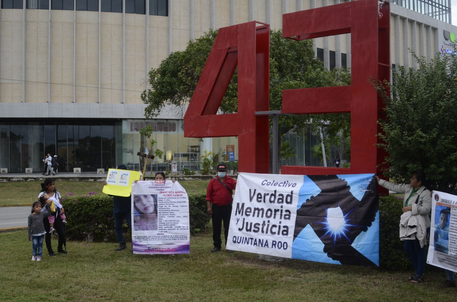 Las familias han salido a las calles a exigir celeridad en las búsquedas