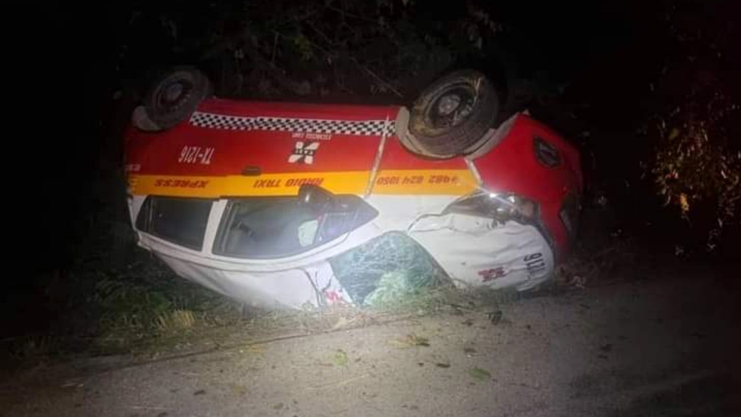 El conductor salió ileso, luego del aparatoso accidente