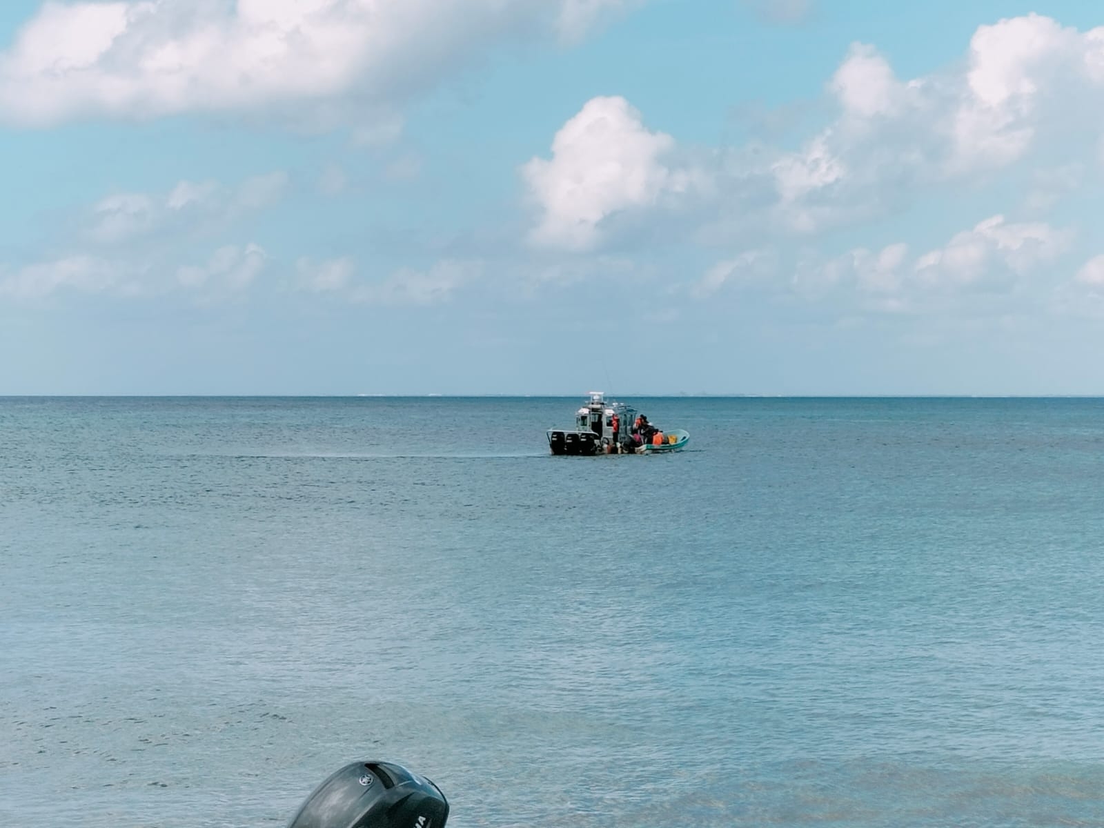 La lancha y los tripulantes a bordo fueron trasladados al embarcadero ubicado a un costado del muelle fiscal San Miguel