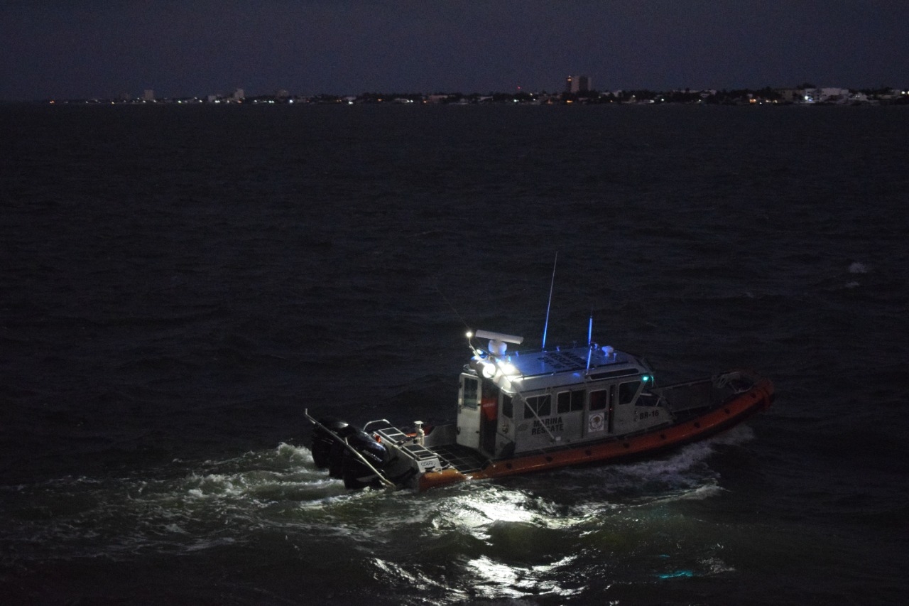 El pescador cayó al mar tras el naufragio de la embarcación
