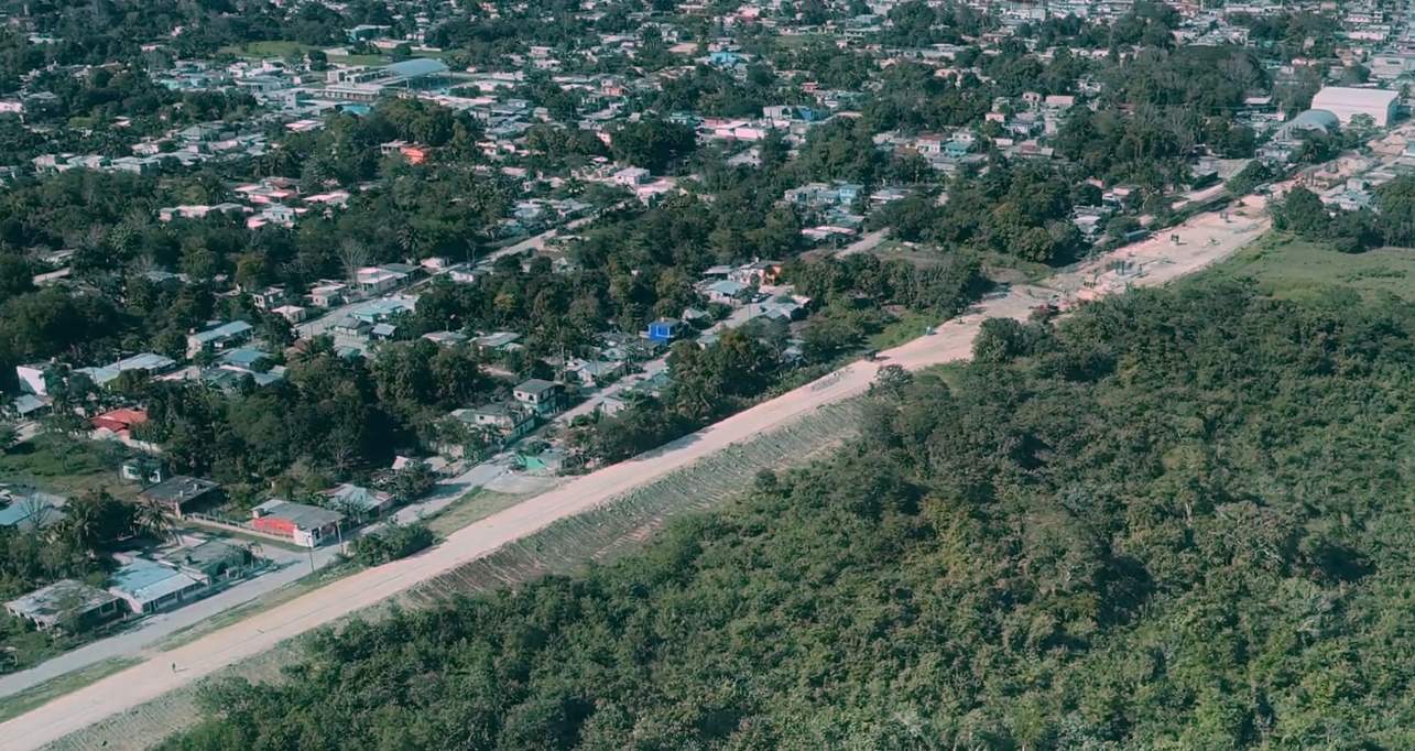 El presidente López Obrador realizó un recorrido aéreo por la estación Escárcega del Tren Maya en Campeche