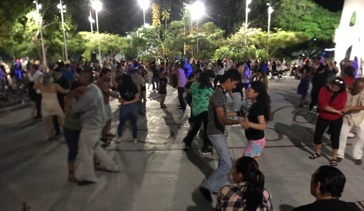 Noche de baile grupal este domingo en la avenida Tulum de Cancún, Plaza Benito Juárez Noche de baile grupal este domingo en la avenida Tulum de Cancún, Plaza Benito Juárez