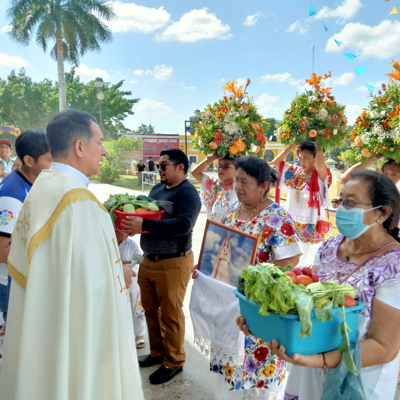 Con 17 años de tradición, el gremio de agricultores visitó a la Virgen de la Asunción en Hunucmá Con 17 años de tradición, el gremio de agricultores visitó a la Virgen de la Asunción en Hunucmá