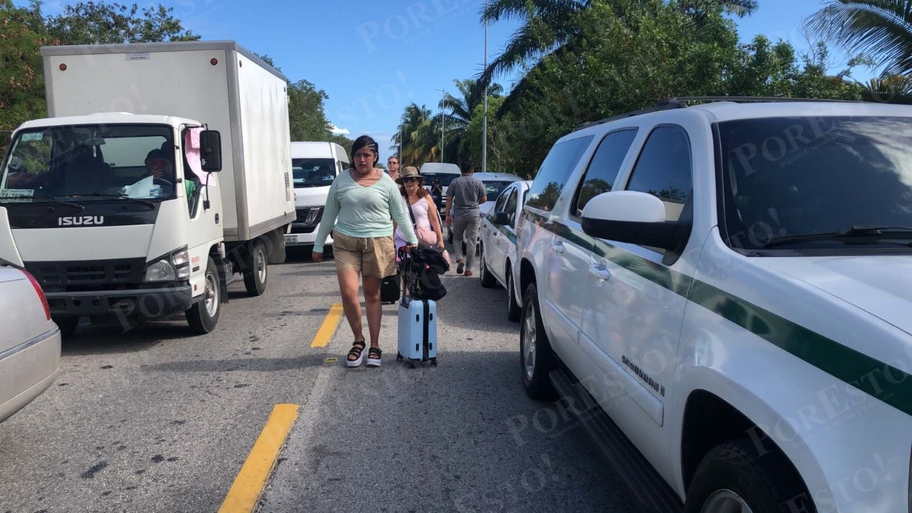 Los turistas se han visto afectados por los bloqueos y ataques de taxistas en los últimos días contra Uber