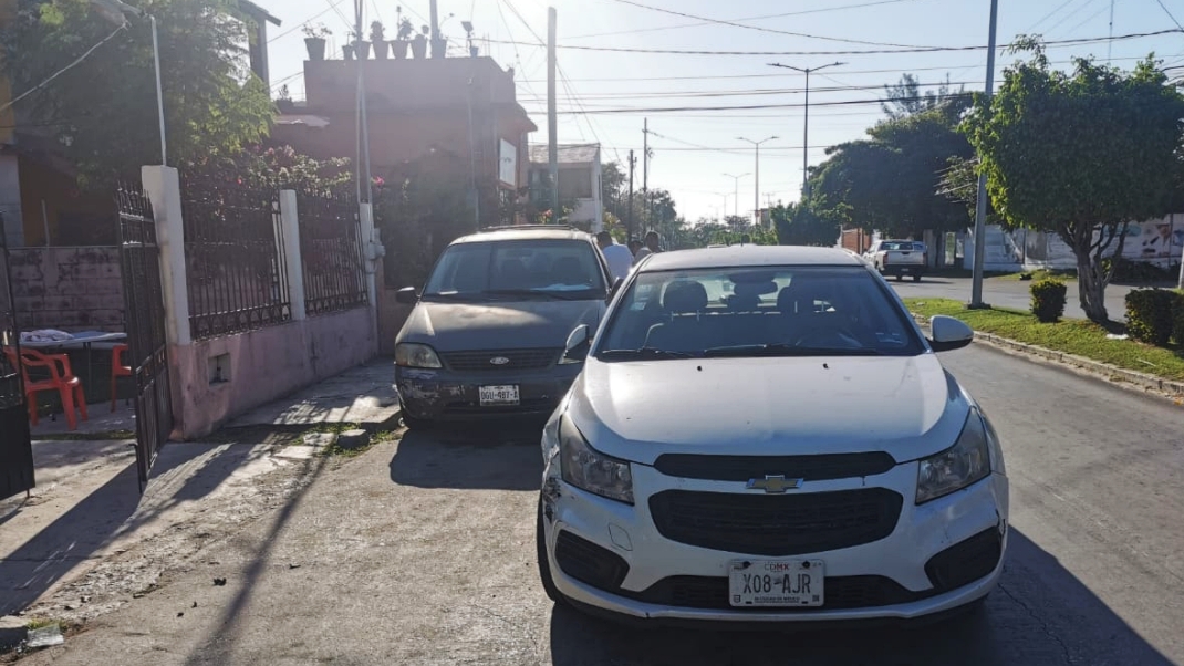 A diferencia de otros conductores, el culpable del choque se quedó para pagar los daños