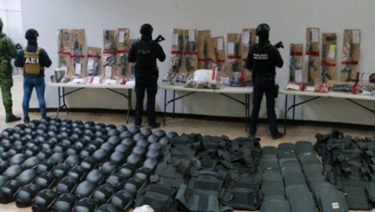 Autoridades federales hicieron un cateo y decomisaron armas y drogas Autoridades federales hicieron un cateo y decomisaron armas y drogas