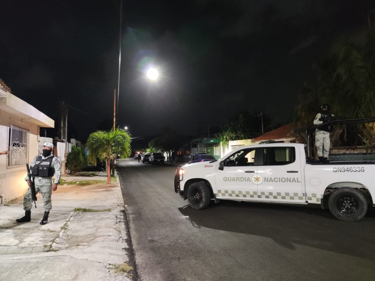 Elementos de la Guardia Nacional acordonaron la zona mientras se realizaba el cateo Elementos de la Guardia Nacional acordonaron la zona mientras se realizaba el cateo