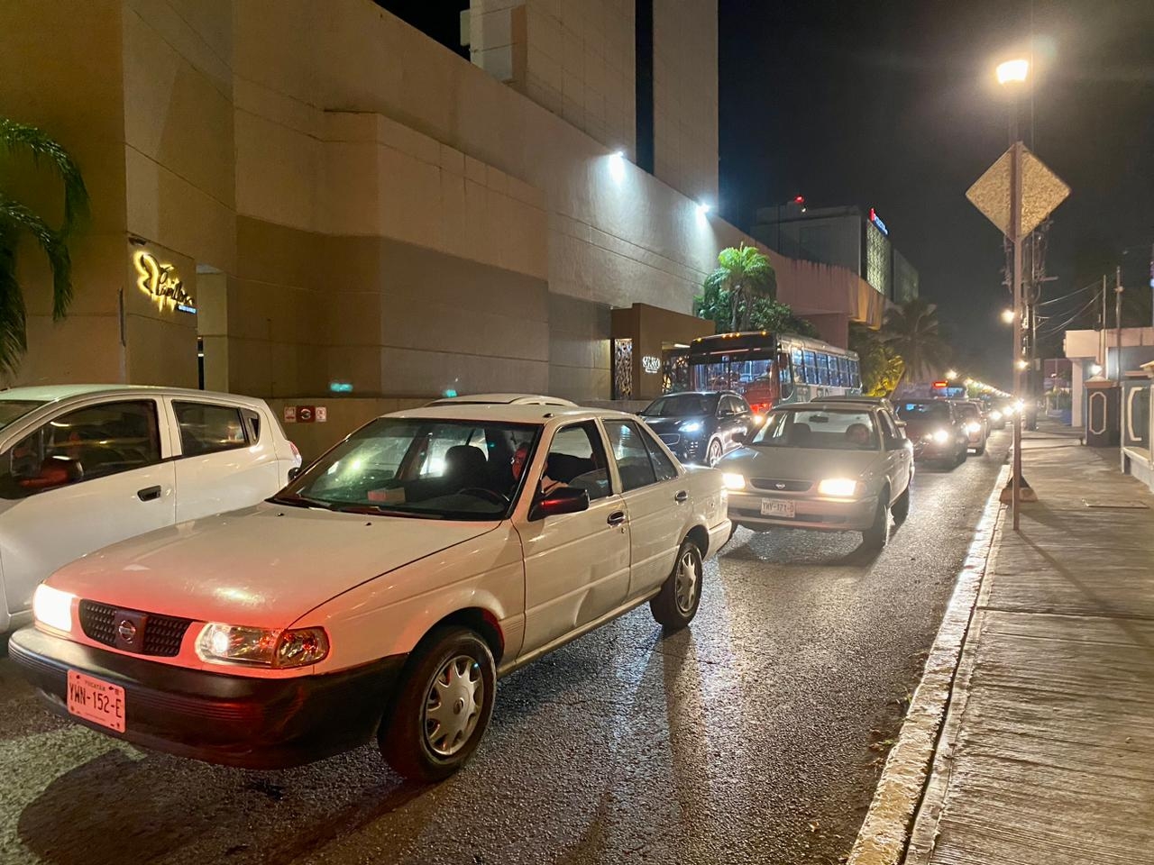 El centro de Mérida sufre de embotellamientos en hora pico El centro de Mérida sufre de embotellamientos en hora pico